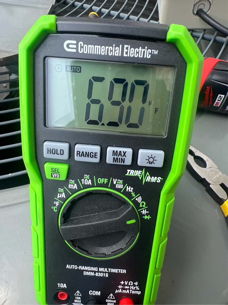 Multimeter testing a capacitor in microfarads